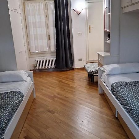 Historic Center - With 2 Single Beds Apartment Болоня Екстериор снимка