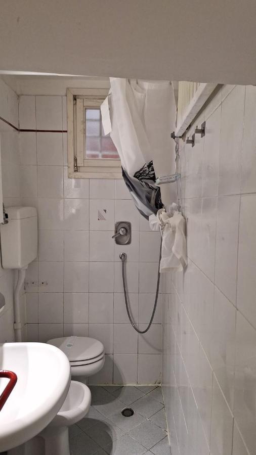 Historic Center - With 2 Single Beds Apartment Болоня Екстериор снимка
