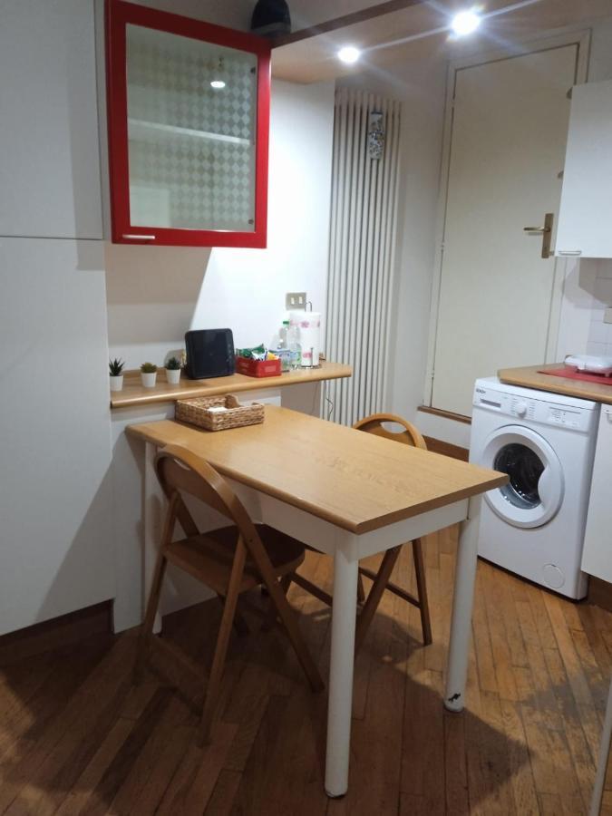 Historic Center - With 2 Single Beds Apartment Болоня Екстериор снимка