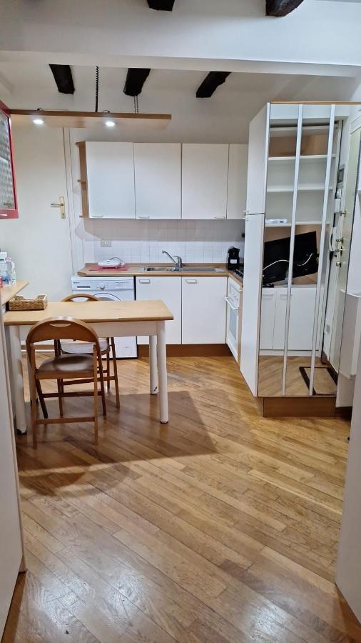 Historic Center - With 2 Single Beds Apartment Болоня Екстериор снимка